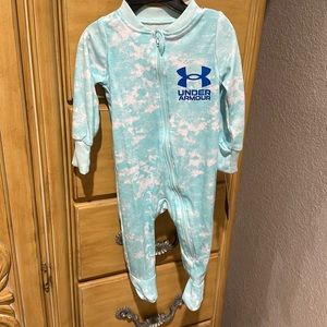 3/6 month NWT Under Armour sleeper